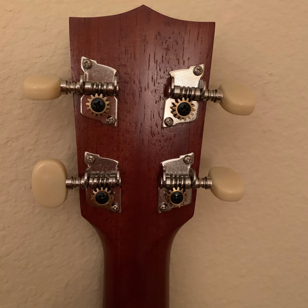 Ukelele- Makaha MK-Concert-Like New-Case-Great gift for a ukelele beginner - Picture 6 of 13